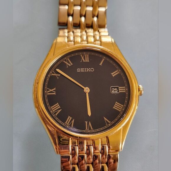 Seiko Gold and Black Roman Numeral  7N39-8000 Watch - Picture 1 of 8